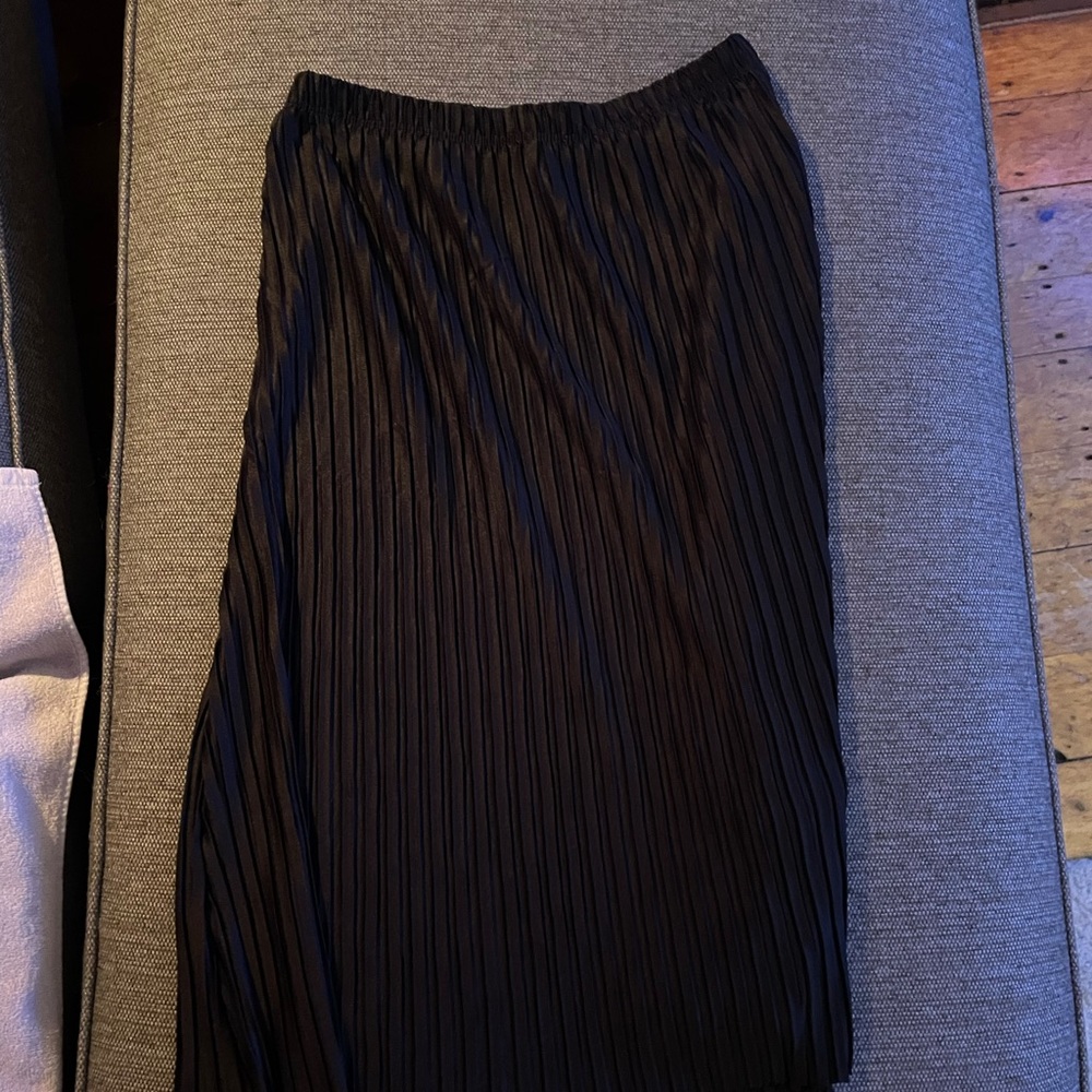 Black midi skirt